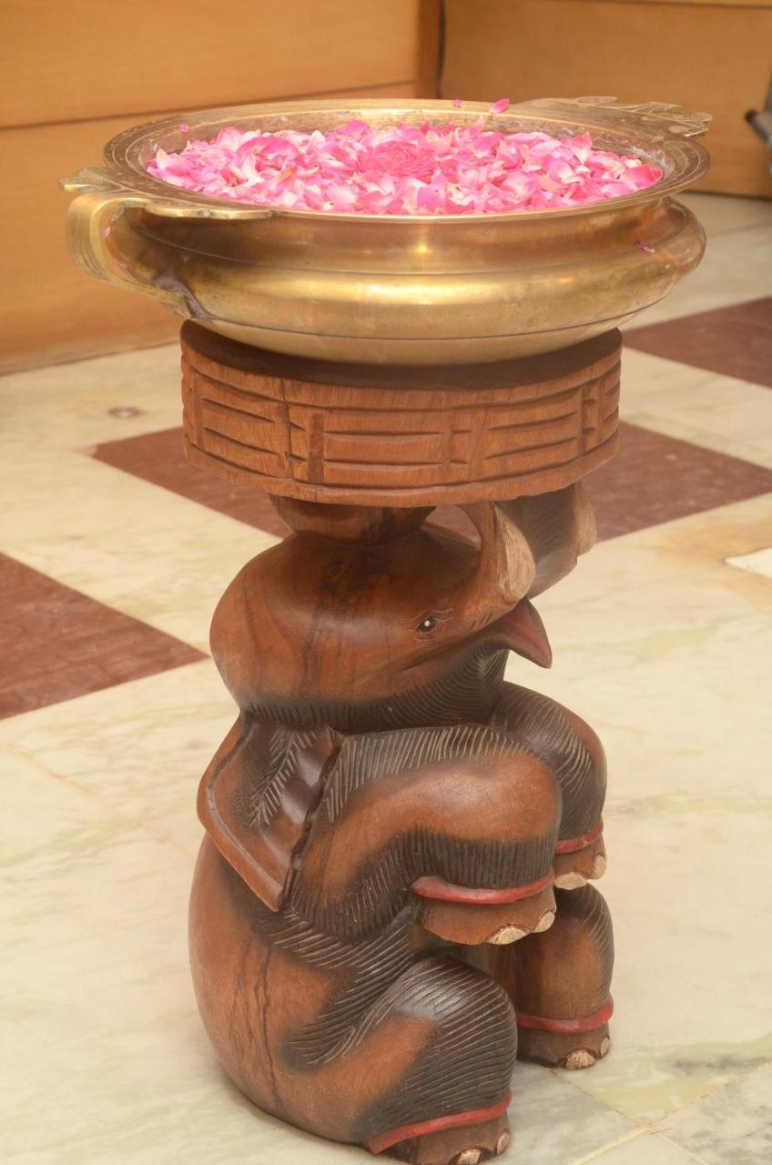 Hotel Kanakabhishegam Tirukkadaiyur Eksteriør billede